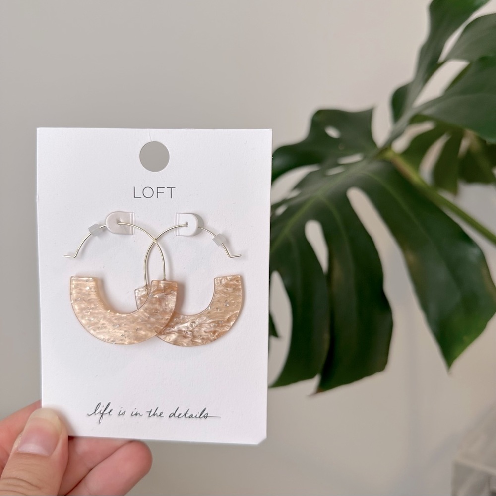 ✨NWT✨ LOFT Marbleized Resin Pull Through Earrings - Gold